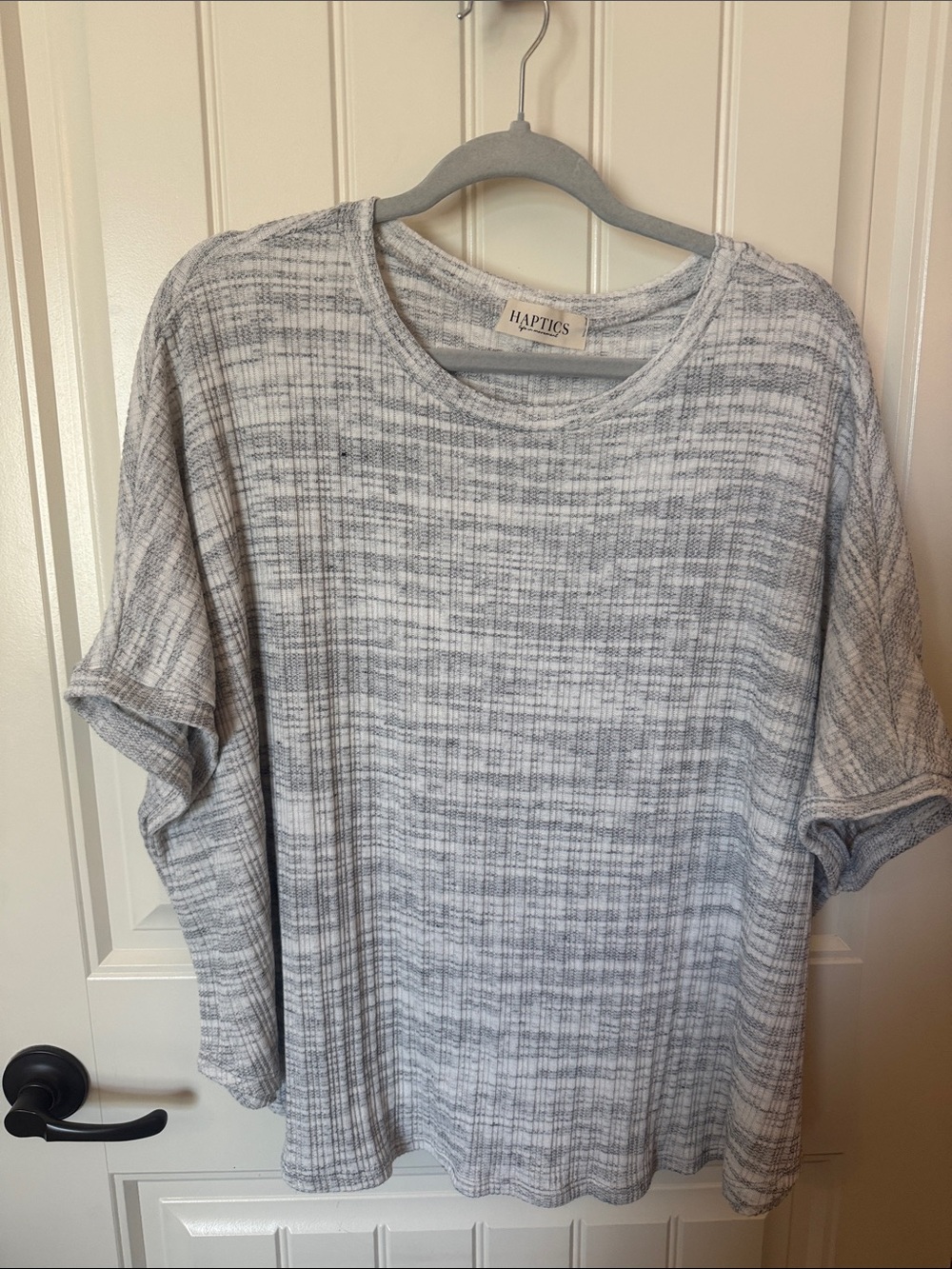 Haptics Light Gray Marled Short Sleeve Knit Top
